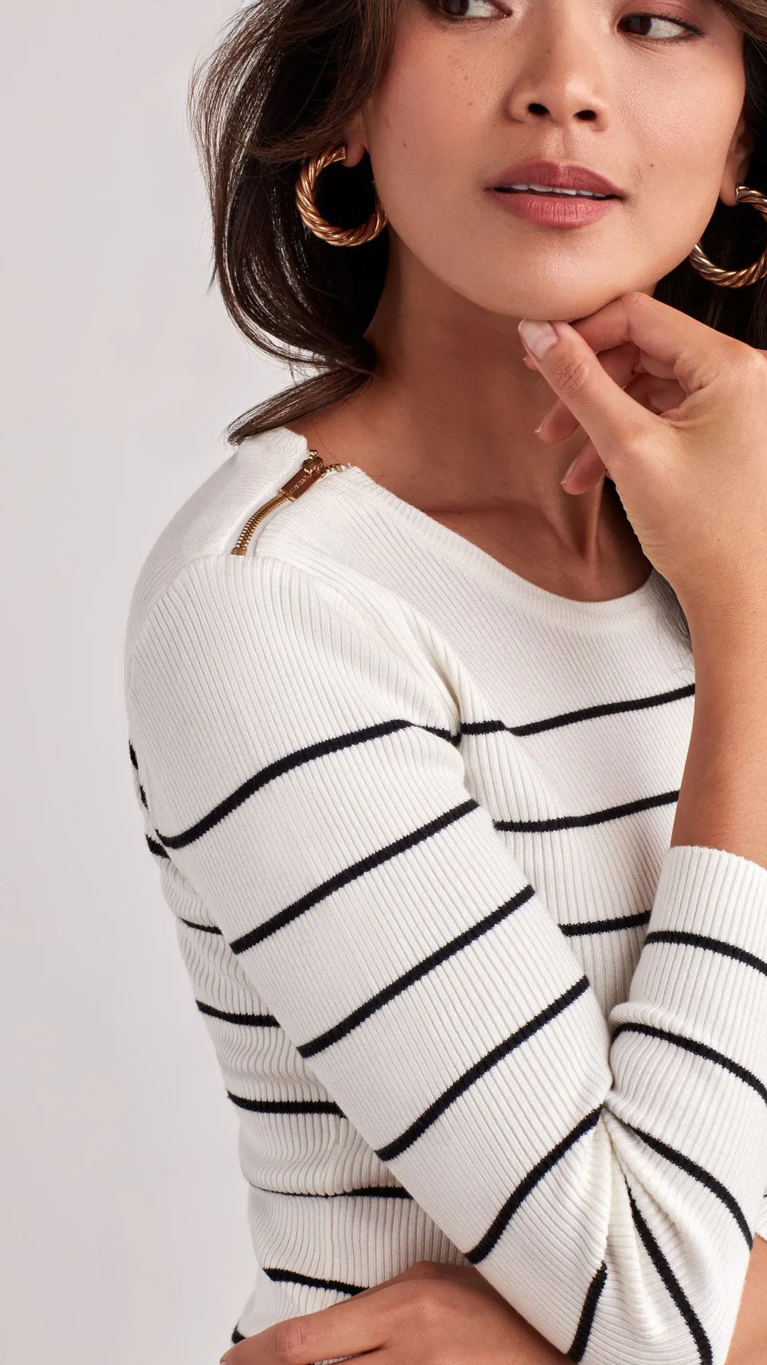 ZIPPER DETAIL RIBBED SWEATER